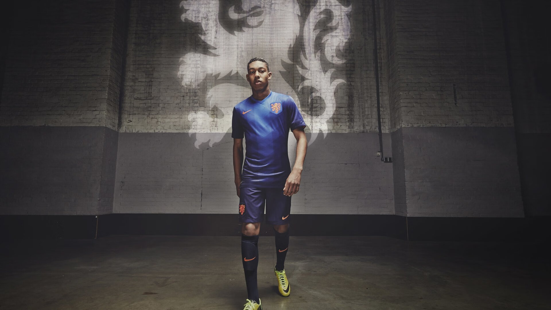 五大联赛是否普遍采用前场控球后中路传递提速战术，控球前锋